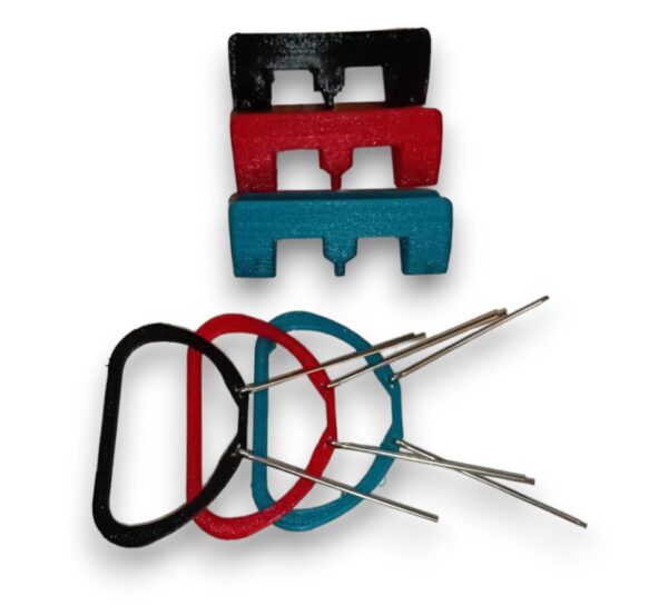Supports GoPro parachutisme bleu, rouge et noir avec poignées de libération, vue de face